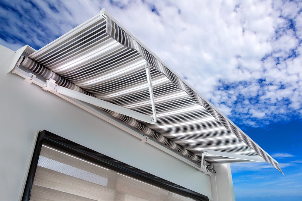 Retractable Awnings vs. Fixed Awnings